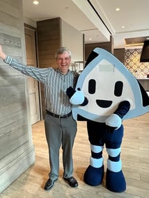 Scott Reynolds poses with ISA mascot, Mimo